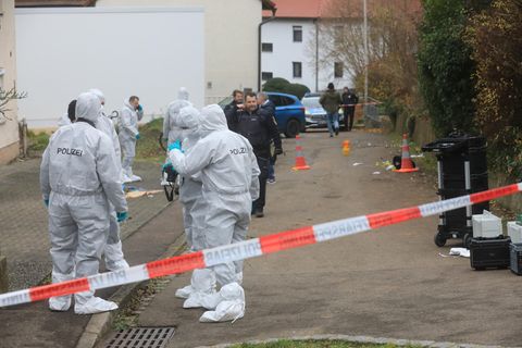 Die Polizei sperrte den Tatort in Illerkirchberg bei Ulm weiträumig ab