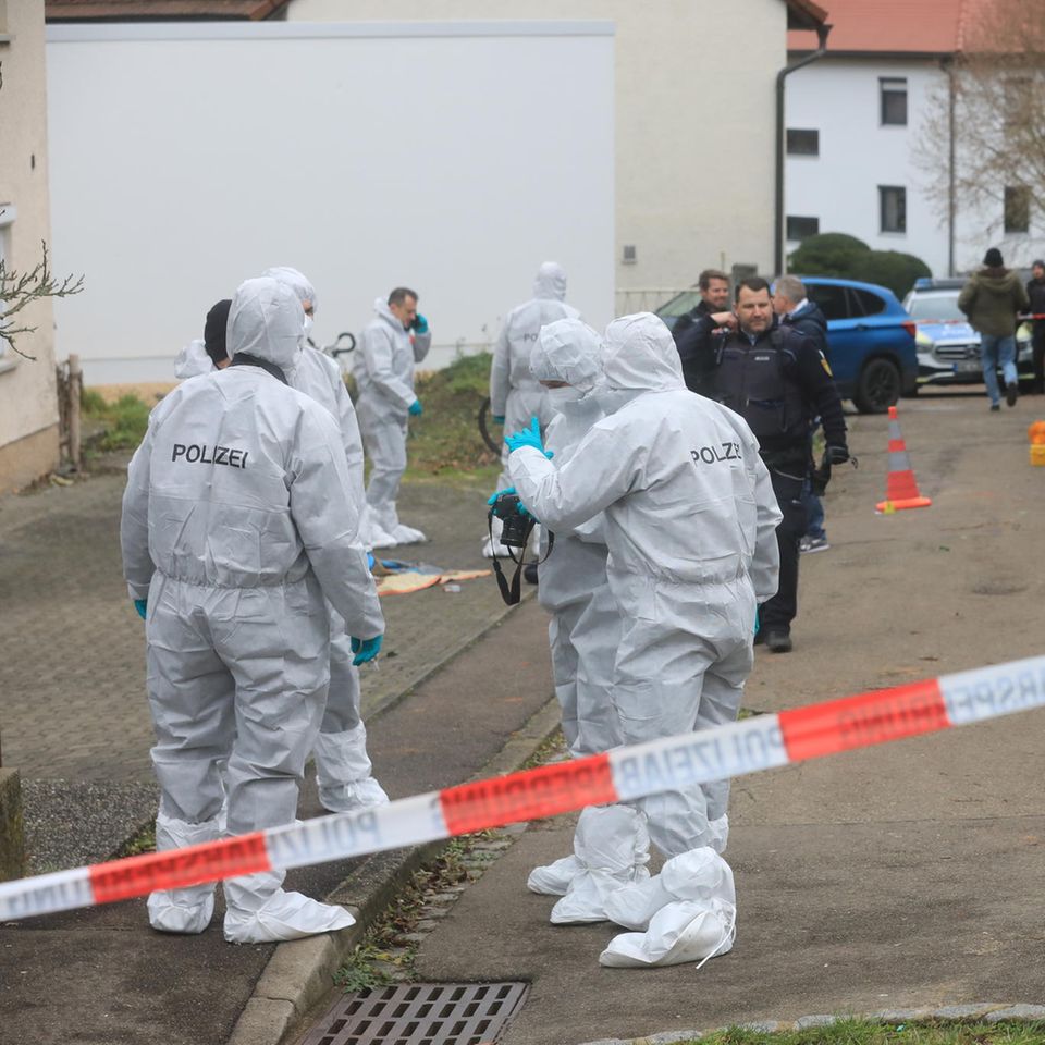 Die Polizei sperrte den Tatort in Illerkirchberg bei Ulm weiträumig ab