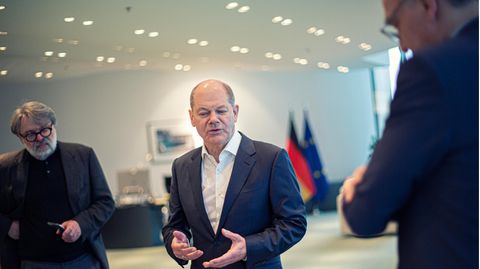 Olaf Scholz im Gespräch mit den stern-Kollegen Andreas Borchers (l.) und Nico Fried (r.)
