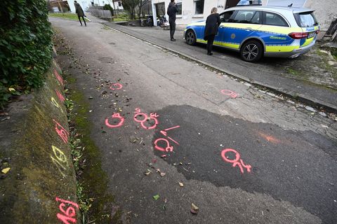 Die Polizei sicherte am Tatort in Illerkirchberg bei Ulm Spuren