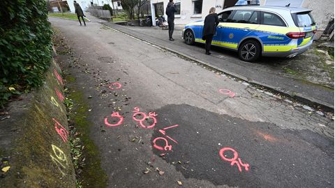 Die Polizei sicherte am Tatort in Illerkirchberg bei Ulm Spuren