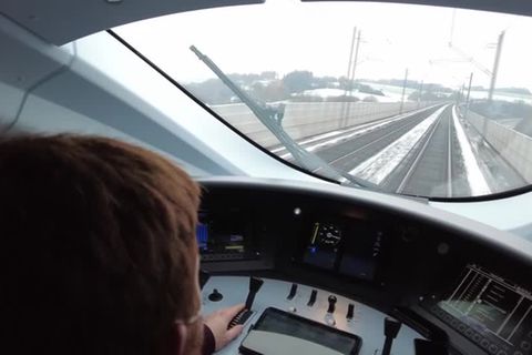 Video: Deutsche Bahn nimmt neusten ICE 3neo in Betrieb