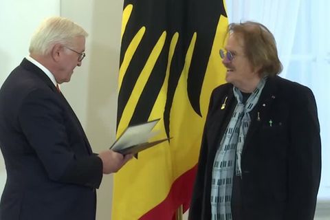 Video: Frank Zander mit Bundesverdienstkreuz 1. Klasse geehrt