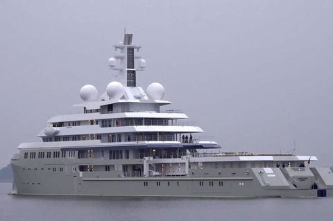350 Millionen Euro teure Megajacht in Hamburg eingelaufen – wer ist der Besitzer?