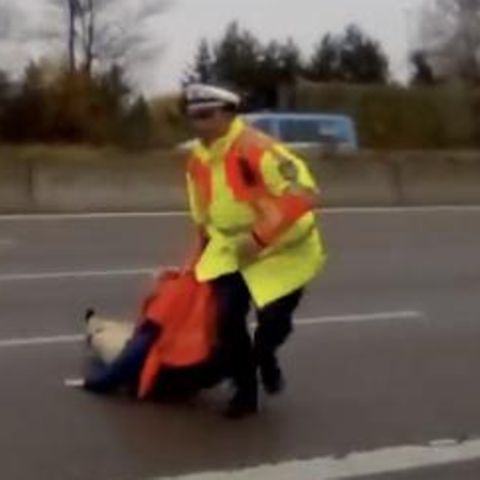München: Polizist zerrt Letzte-Generation-Aktivistin von der Autobahn