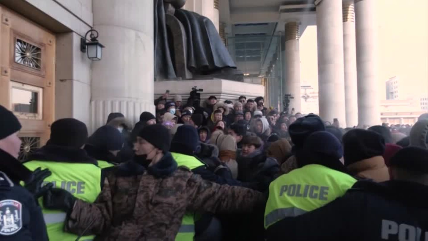 Video Gewalt bei Protesten gegen Korruption in der Mongolei STERN.de