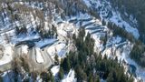 Aela/Maloja  Unweit des bekannten Maloja-Passes befindet sich das naturnahe Skigebiet Aela/Maloja. Auf insgesamt drei Pistenkilometern können sich Skifahrer und Snowboarder in den Schnee stürzen – inmitten des naturbelassenen Bergwaldes. Auch der  beschauliche Ort Bregaglia ist touristisch noch nicht überlaufen, sondern geprägt vom Schweizer Charme. 