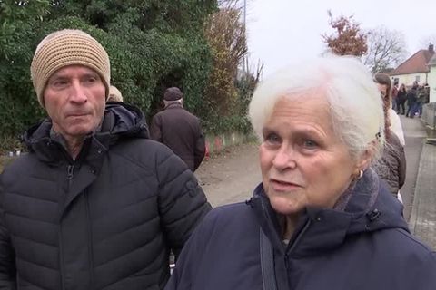 14-Jährige tot: Menschen in Illerkirchberg trauern nach Angriff auf Schülerinnen