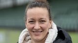 6. Dezember  Fußball-Nationaltorhüterin Almuth Schult (31) muss eine Zwangspause als TV-Expertin für die WM in Katar einlegen. Nachdem sie aus privaten Gründen bei der ARD-Übertragung der Achtelfinalspiele am Dienstag fehlte, ist auch ihr Einsatz bei den Viertelfinal-Partien offen. Das teilte die "Sportschau"-Redaktion via Twitter mit. Schult kommentierte bislang an der Seite der Ex-Nationalspieler Thomas Hitzlsperger und Sami Khedira bei WM-Spielen in der ARD. In den sozialen Netzwerken zeigte sich eine Reihe von Nutzern enttäuscht über das Fehlen der Fußballerin. Schult hatte schon bei der Männer-EM im Vorjahr gute Kritiken für ihre Experten-Auftritte erhalten. 