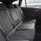 Hinten könnte der Skoda Enyaq RS iV bessere Sitze und etwas mehr Platz vertragen