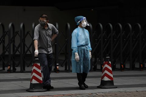 Szene aus Hongkong: Wie geht es weiter mit Chinas Corona-Strategie?