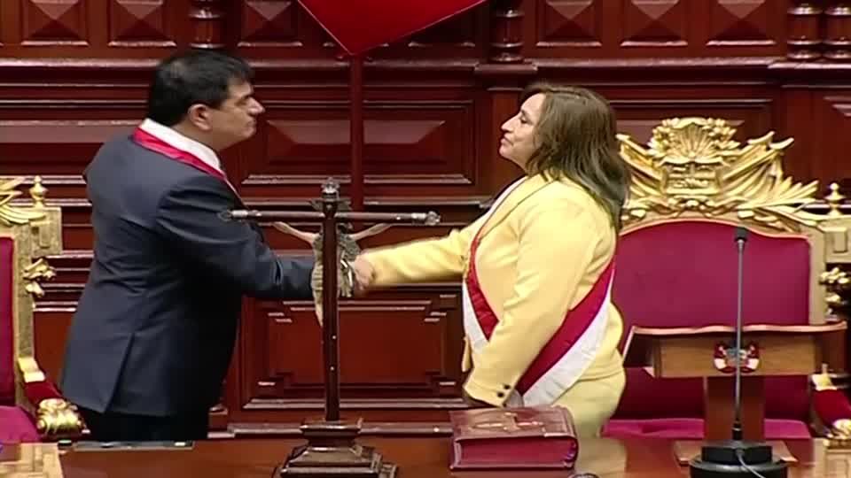 Erst Amtsenthebung, dann Festnahme: Der Sturz von Präsident Castillo: Perus Polit-Drama in vier Akten