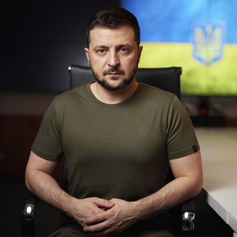 Es heißt, Wolodymyr Selenskyj besitze 20 dieser T-Shirts
