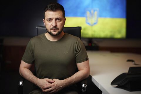 Es heißt, Wolodymyr Selenskyj besitze 20 dieser T-Shirts