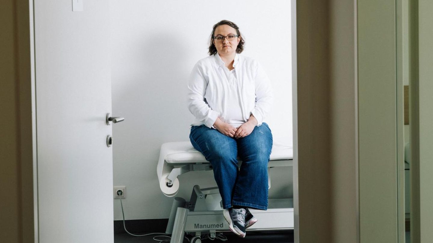 Ärztin Lisa-Maria Kellermayr in ihrer Praxis