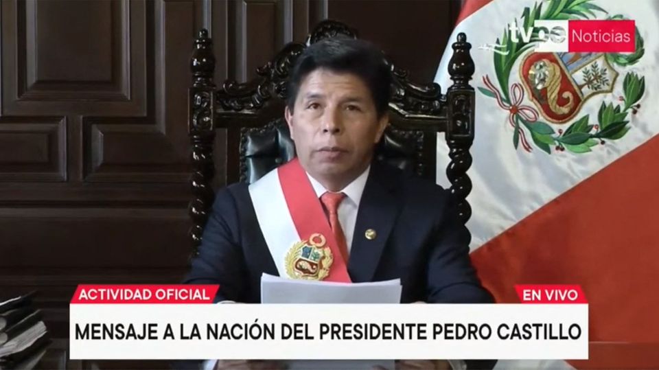 Pedro Castillo hält im Fernsehen eine Ansprache an die Nation