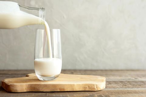 Milch auf dem Tisch