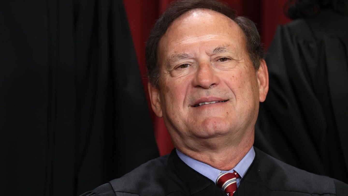 "Roe war von Anfang an ungeheuerlich falsch" – Samuel Alito, Richter am Obersten Gerichtshof der USA "Roe war von Anfang an ungeheuerlich falsch" – Samuel Alito, Richter am Obersten Gerichtshof der USA