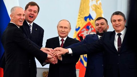 Präsident Putin mit den von Moskau ernannten Leitern der annektieren ukrainischen Gebiete