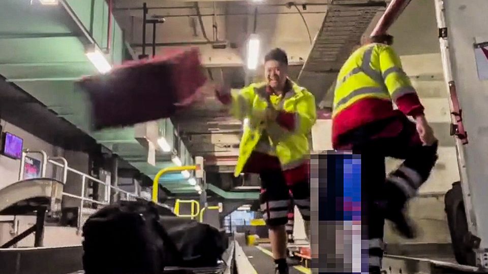 Mit voller Wucht: Flughafenpersonal schmeißt Gepäck durch die Gegend – das hat Konsequenzen