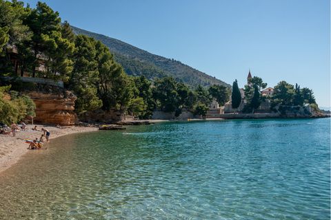 Kroatien lockt mit traumhaften Buchten, wie hier auf der Insel Brač