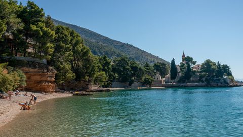 Kroatien lockt mit traumhaften Buchten, wie hier auf der Insel Brač
