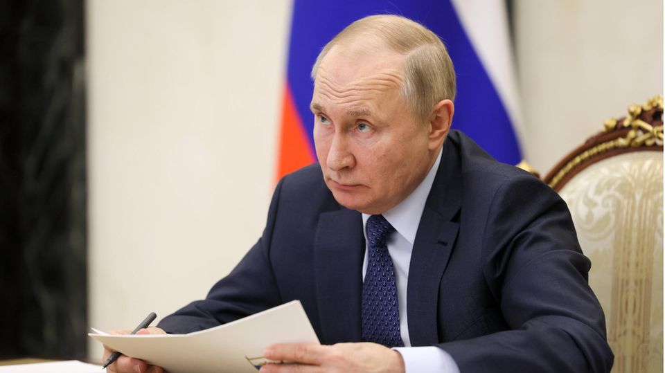 Wladimir Putin erklärt seinem sogenannten Rat für Menschenrechte seine Aufgaben 