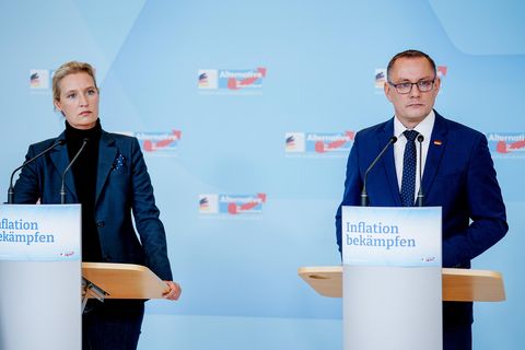Die AfD-Doppelspitze Alice Weidel und Tino Chrupalla (Archivbild) hat sich in einer Erklärung von den mutmaßlichen Umsturz-Bestrebungen der Festgenommenen distanziert