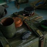 Einige Landminen lassen sich mit einem Schlüssel entschärfen. Hierzu wird ein Metallstift in die Zündeinheit gesteckt und vorsichtig gedreht. Allerdings lassen sich die Zünder manipulieren, sodass sie bei Verwendung des Schlüssels detonieren