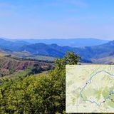 Ab in die kleinen Berge  Scandiano liegt rund 20 Kilometer südwestlich von Modena.  Die hübsche Kleinstadt ist der Startpunkt für diese Rundtour in "bergigen" Regionen der Emilia-Romagna. Das erste Drittel führt noch durch flachs Gelände, bevor es dann vom kleinen Ort Vezzano sui Crostolo an den Anstieg geht. Im Wortsinn der Höhepunkt der Tour ist der Monte Gesso mit 408 Metern Höhe. Die Radwege sind gut ausgebaut, dennoch ist ein Mountainbike oder Trekking-Fahrrad mit fein abgestufter Gangschaltung von Vorteil.
