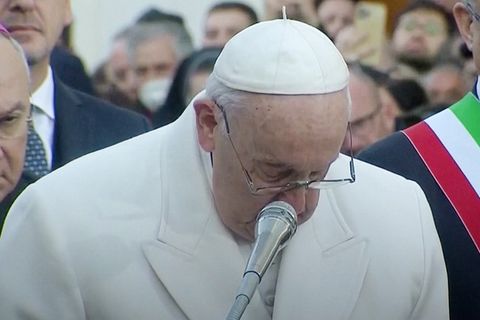 Papst spricht über Ukraine und bricht in Tränen aus