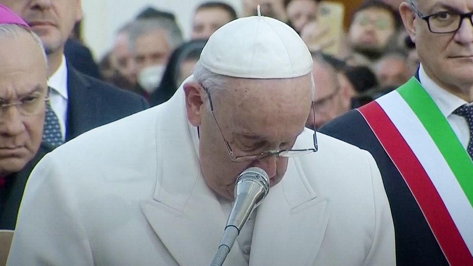 Papst spricht über Ukraine und bricht in Tränen aus