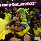 Auch auf den Tribünen des Education Stadions in Doha bricht die kollektive Trauer aus. Mit einem Ausscheiden gegen Kroatien hat niemand gerechnet.
