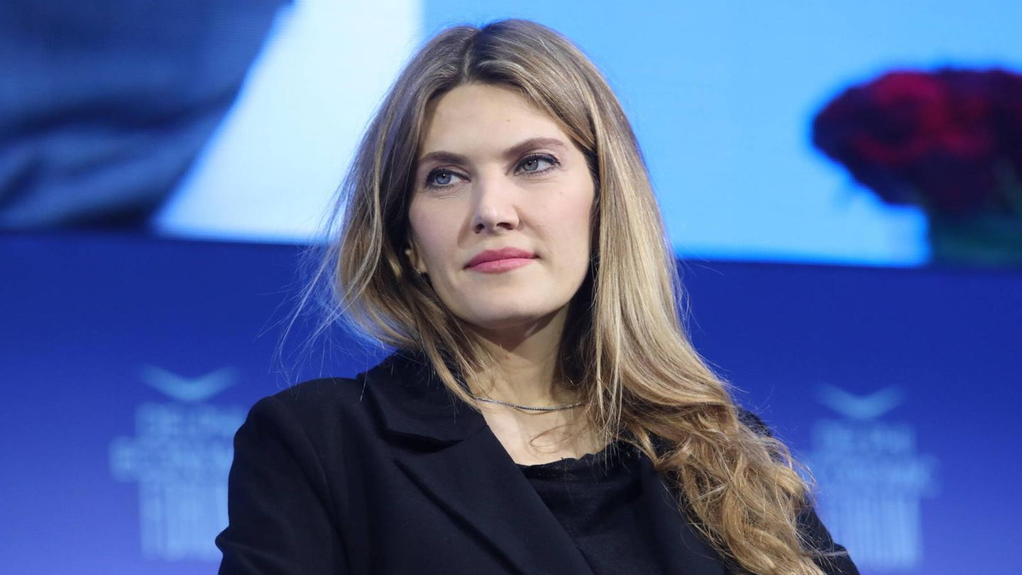 Greek Mep Eva Kaili Held As Qatar Graft Probe Expands