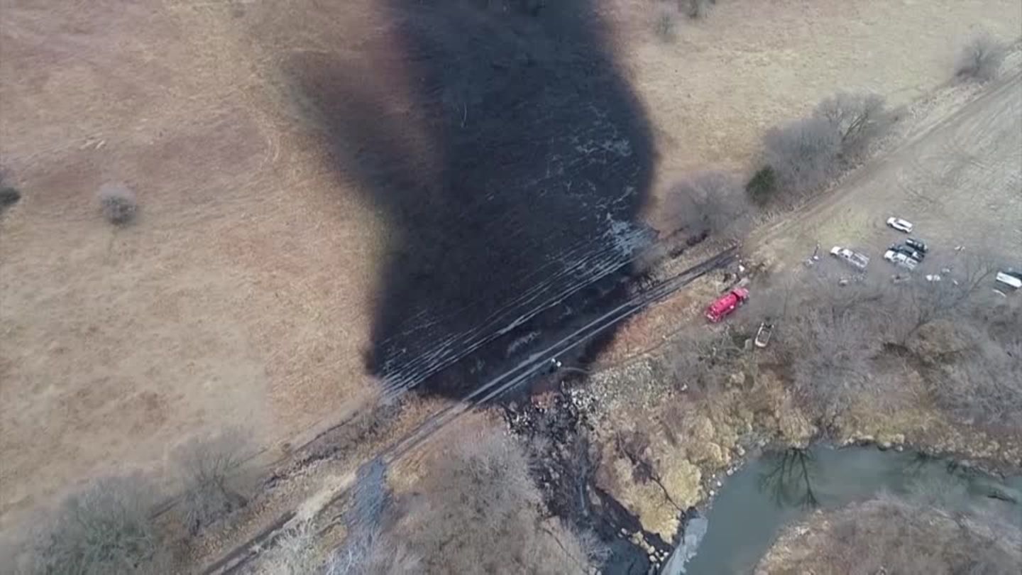 Video: Mehr als 14.000 Barrel Rohöl durch Pipeline-Leck ausgelaufen