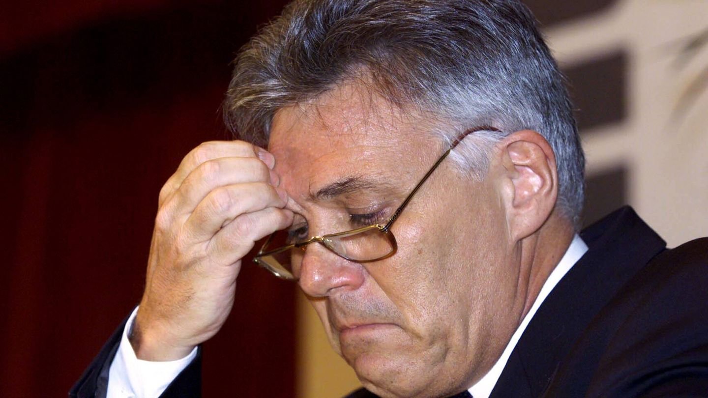 Rolf Heller kratzt sich den Kopf