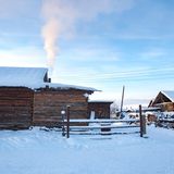 Blick auf Oymyakon in Sibirien