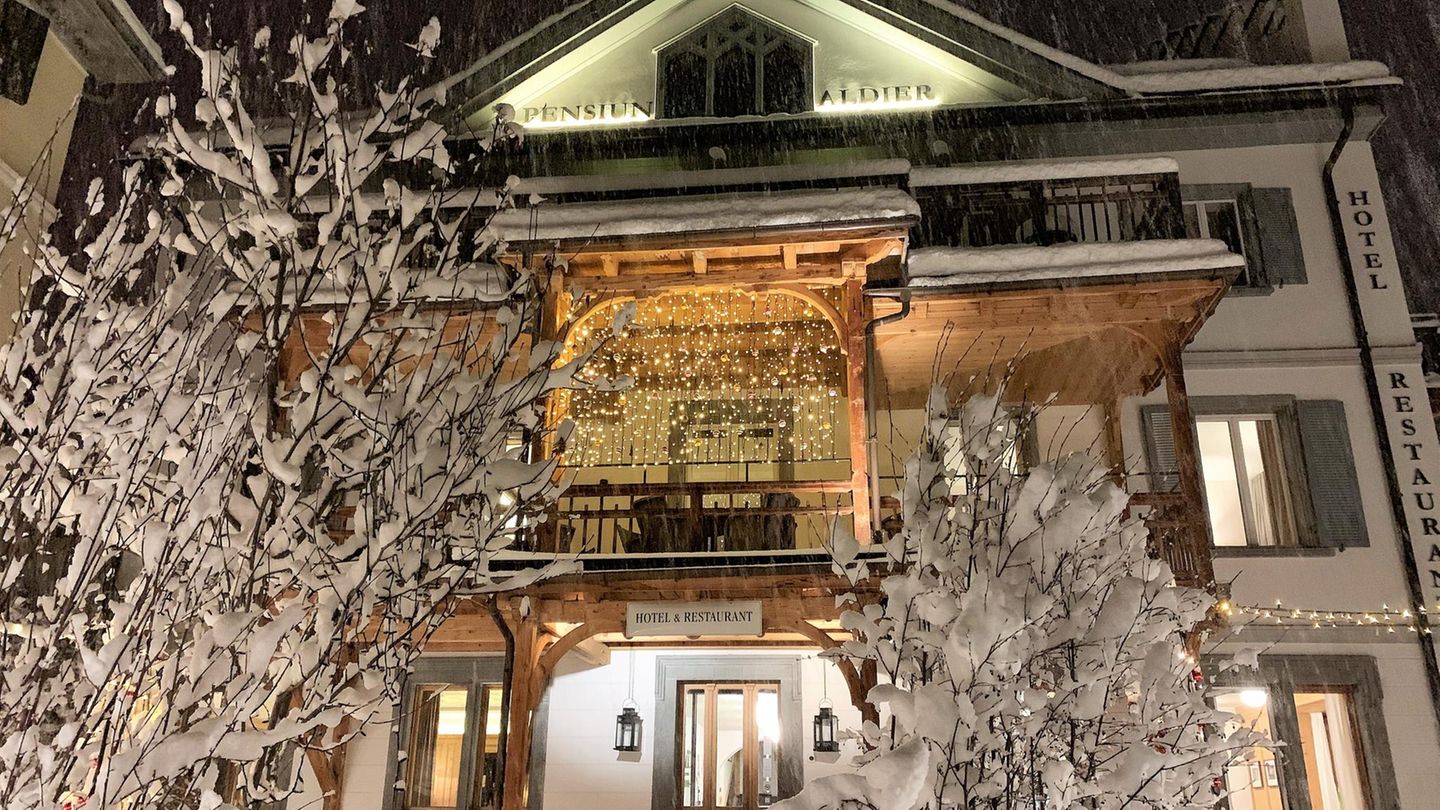 Pensiun Aldier, Sent  Ein Kleinod in dem Unterengadiner Bergdorf Sent: Hinter der Fassade des Gebäudes von 1865 liegen nicht nur die schnörkellos renovierten 16 Zimmer und Suiten, sondern auch zwei Bibliotheken mit mehr als 1000 Büchern und ein Museum mit Werken des Künstlers Alberto Giacometti.  Infos: www.aldier.ch