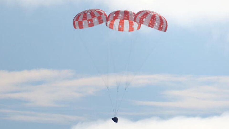 NASA-Programm: Zurück von der Mondmission: Orion-Kapsel sicher auf dem Pazifik gelandet