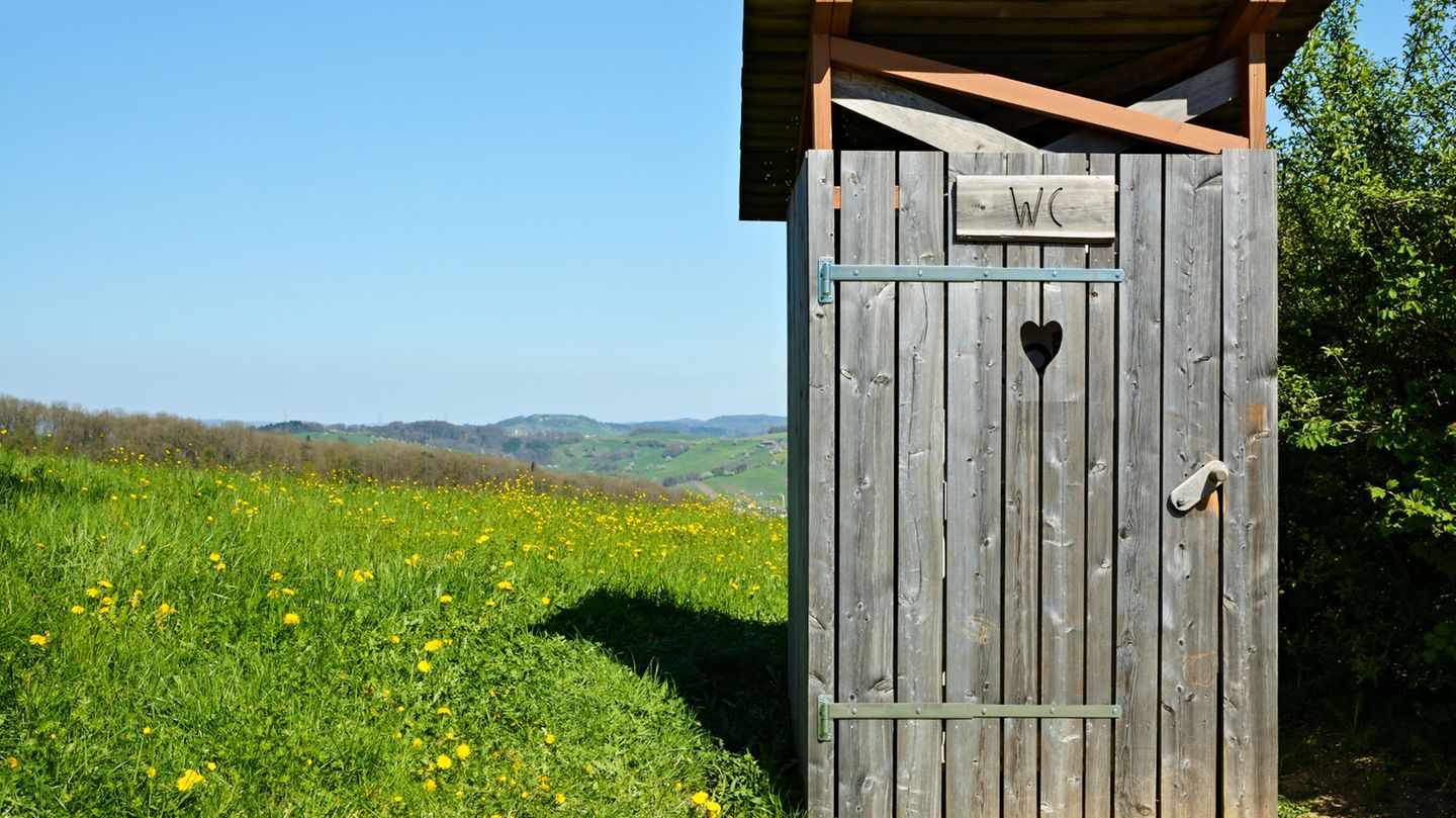 Ein Klohaus in der Schweiz.