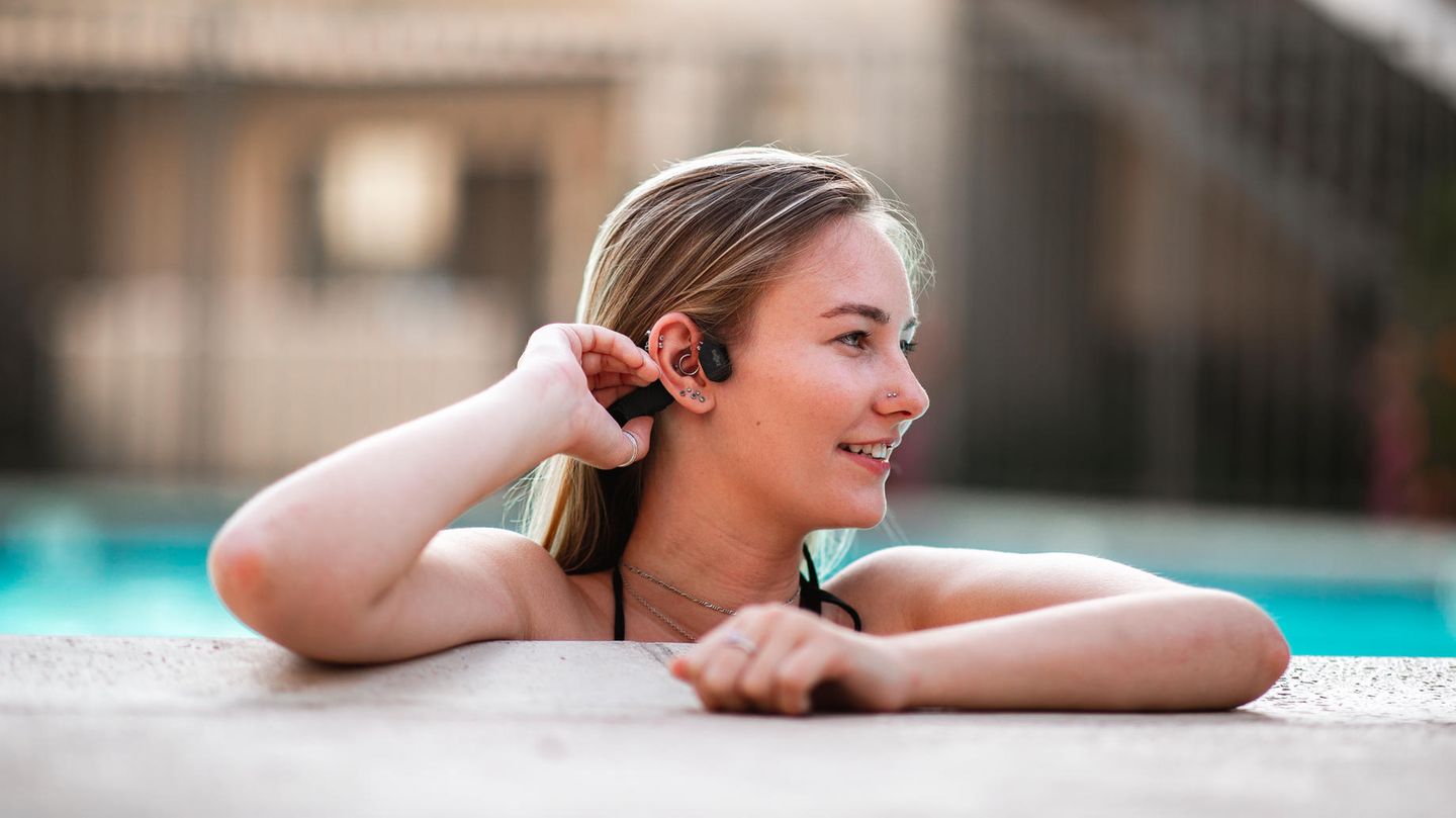 Waterproof headphones: 5 models for more swimming fun
