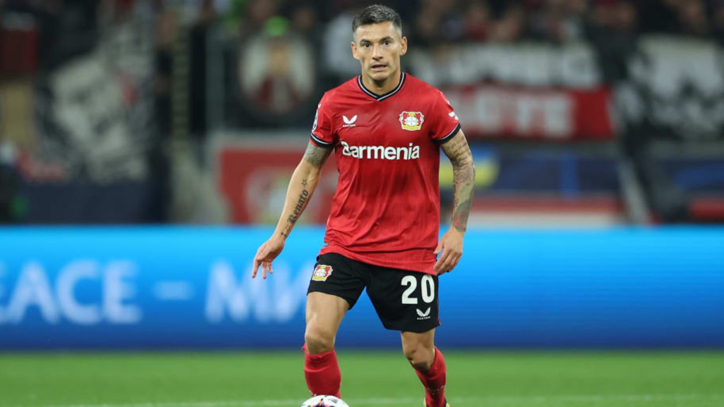 *   Endlich Enthüllt! Vor Bundesliga Abschied: Stürmer Star Und Sein Skandalöses Horror Tattoo! - fxu9eiq