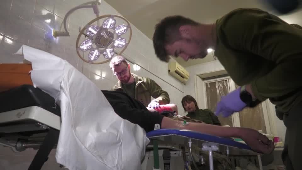 Krieg gegen die Ukraine: "Psychisch extrem schwer zu ertragen": Personal in Militärkrankenhaus kämpft um Schwerverletzte Krieg gegen die Ukraine: "Psychisch extrem schwer zu ertragen": Personal in Militärkrankenhaus kämpft um Schwerverletzte