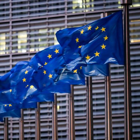 Europaflaggen wehen vor dem Sitz der EU-Kommission in Brüssel