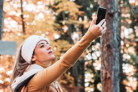 Auch wenn das iPhone 14 keinen Empfang hat, kann es nun per Satelliten-SOS einen Notruf absetzen