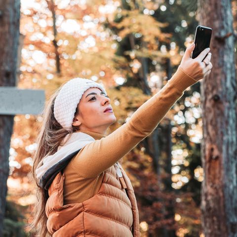 Auch wenn das iPhone 14 keinen Empfang hat, kann es nun per Satelliten-SOS einen Notruf absetzen
