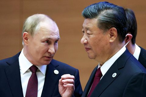 Russlands Präsident Wladimir Putin mit Xi Jinping