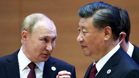 Russlands Präsident Wladimir Putin mit Xi Jinping