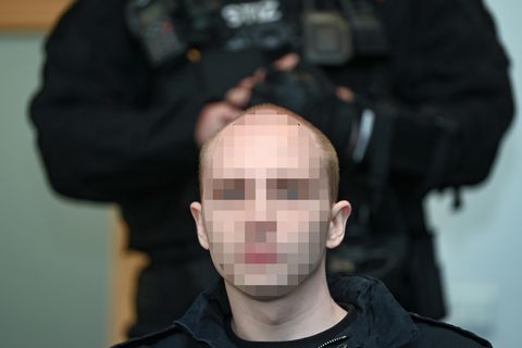 Magdeburg: Stephan B. sitzt im Landgericht. Der Attentäter hatte am 9. Oktober 2019 am höchsten jüdischen Feiertag Jom Kippur versucht, in der Synagoge in Halle ein Blutbad anzurichten.