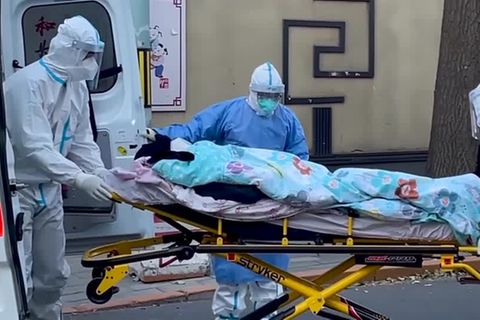 Video: China: Coronazahlen sinken, weiter Andrang in Kliniken